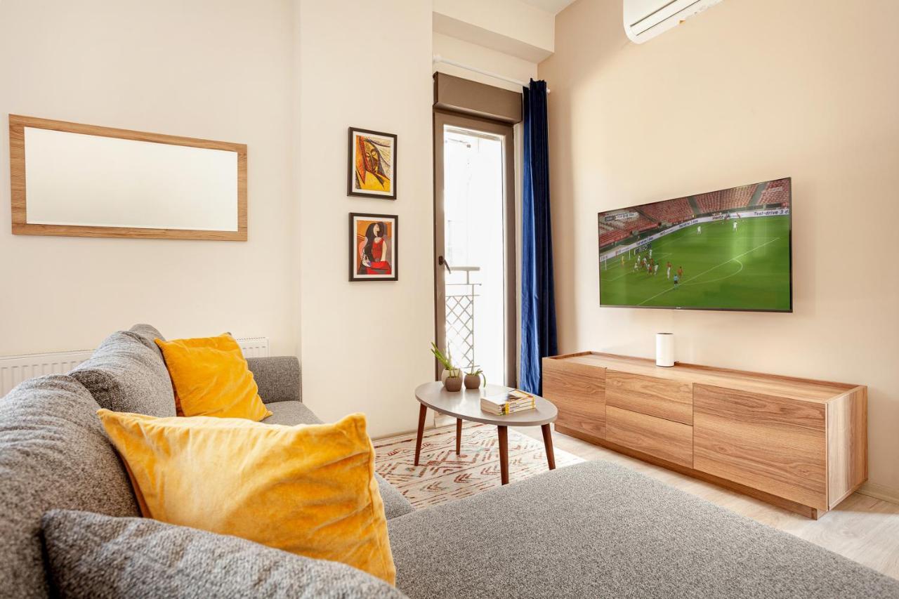 Apartment Whisper Flats By Oval