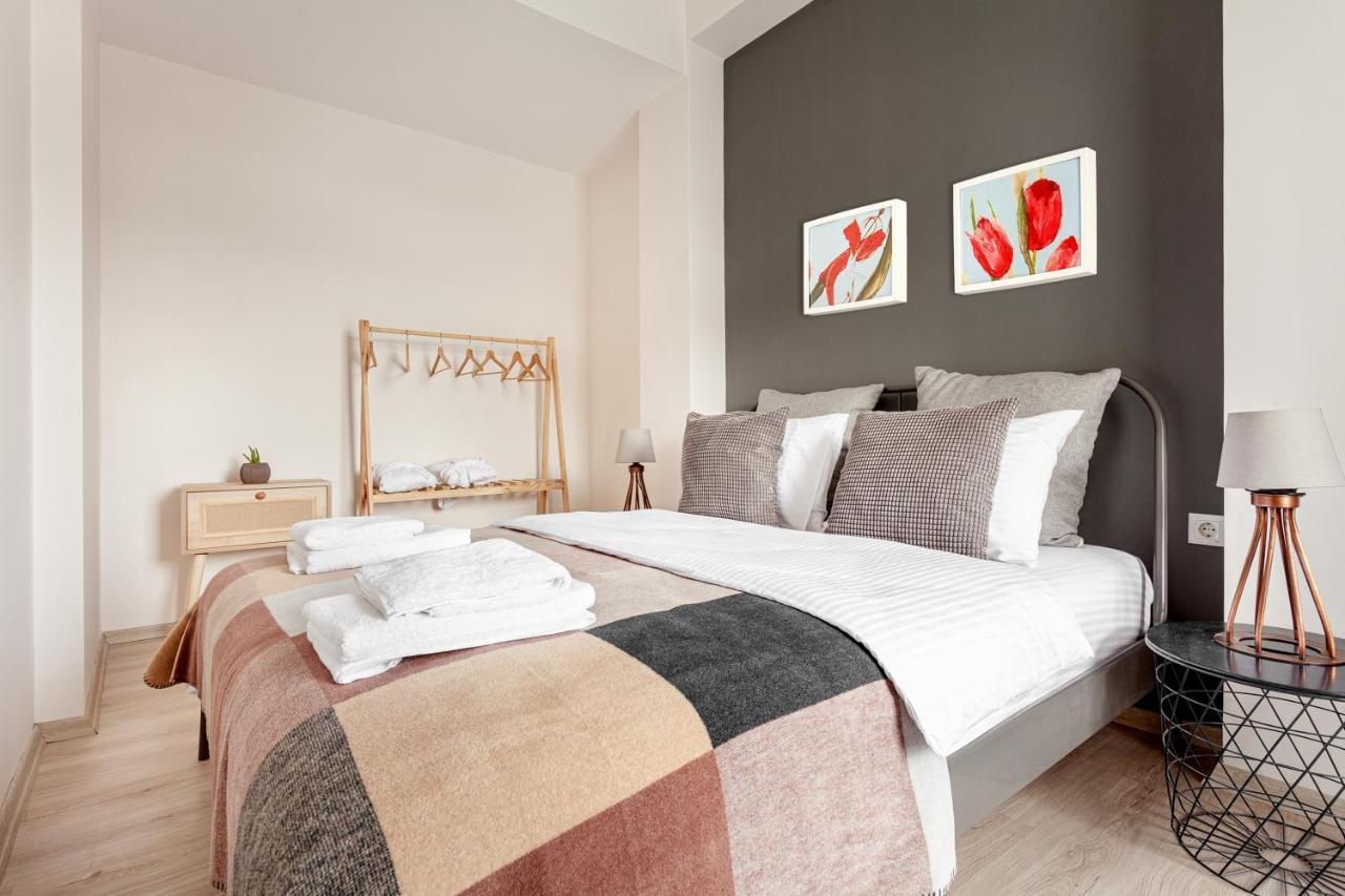 Apartment Whisper Flats By Oval