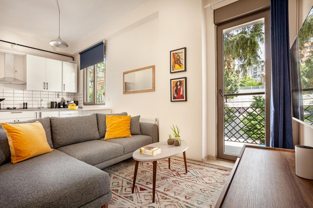 Whisper Flats By Oval Apartment *