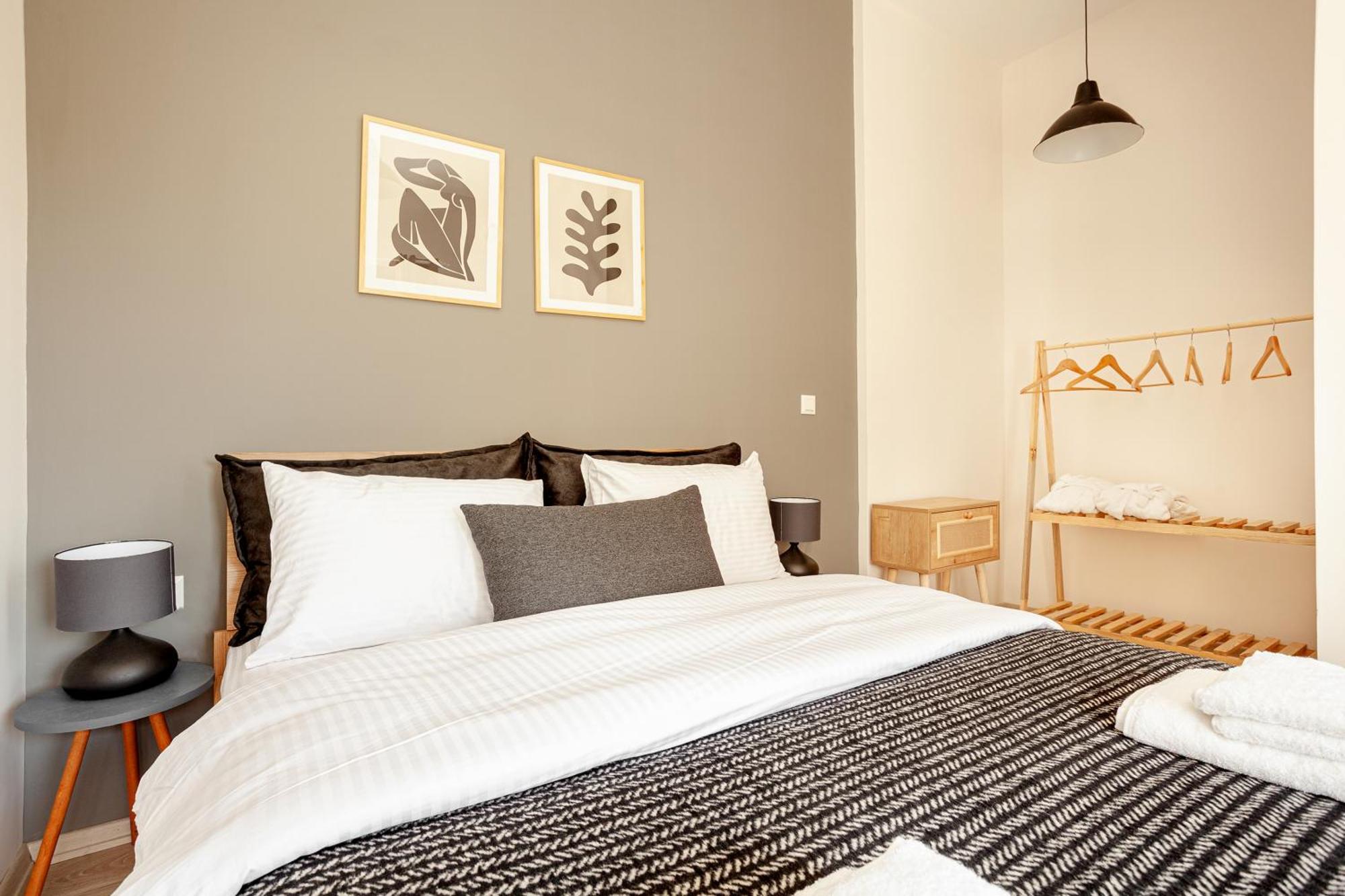 Apartment Whisper Flats By Oval